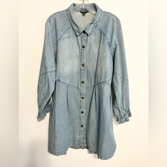 Versona Dresses & Skirts - Versona Denim Chambray Long Sleeved Mini Dress. Button Down, Smocked Cuffs. Sz L